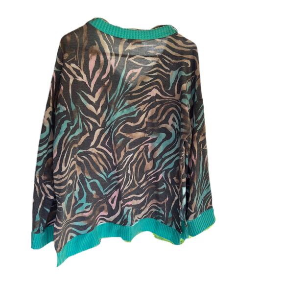 White Birch Animal Print Pullover L NWOT - Picture 2 of 3